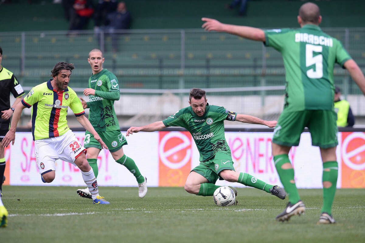 Serie B, gli squalificati: tre giornate a D'Angelo e Calabresi