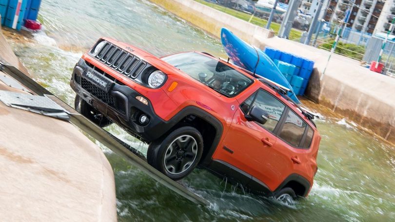 Jeep Renegade tra le rapide: foto