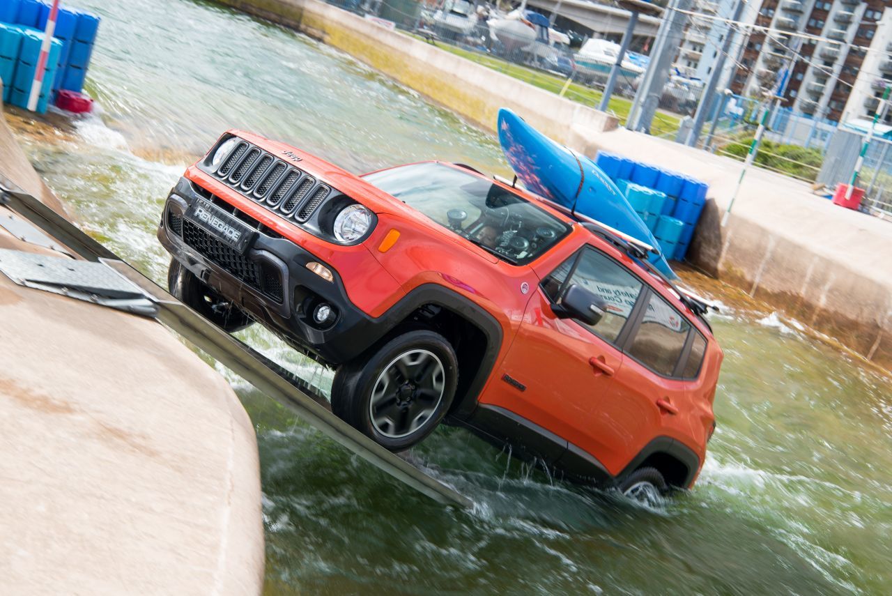 Jeep Renegade, come un kayak tra le rapide