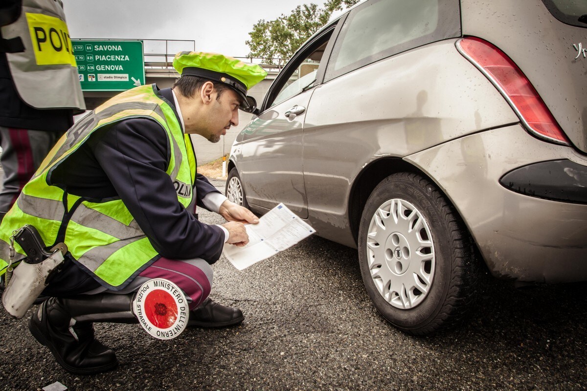 In Italia un'auto su cinque circola con gomme fuorilegge