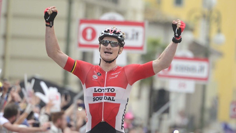 Ciclismo, Giro d'Italia: Greipel batte tutti allo sprint