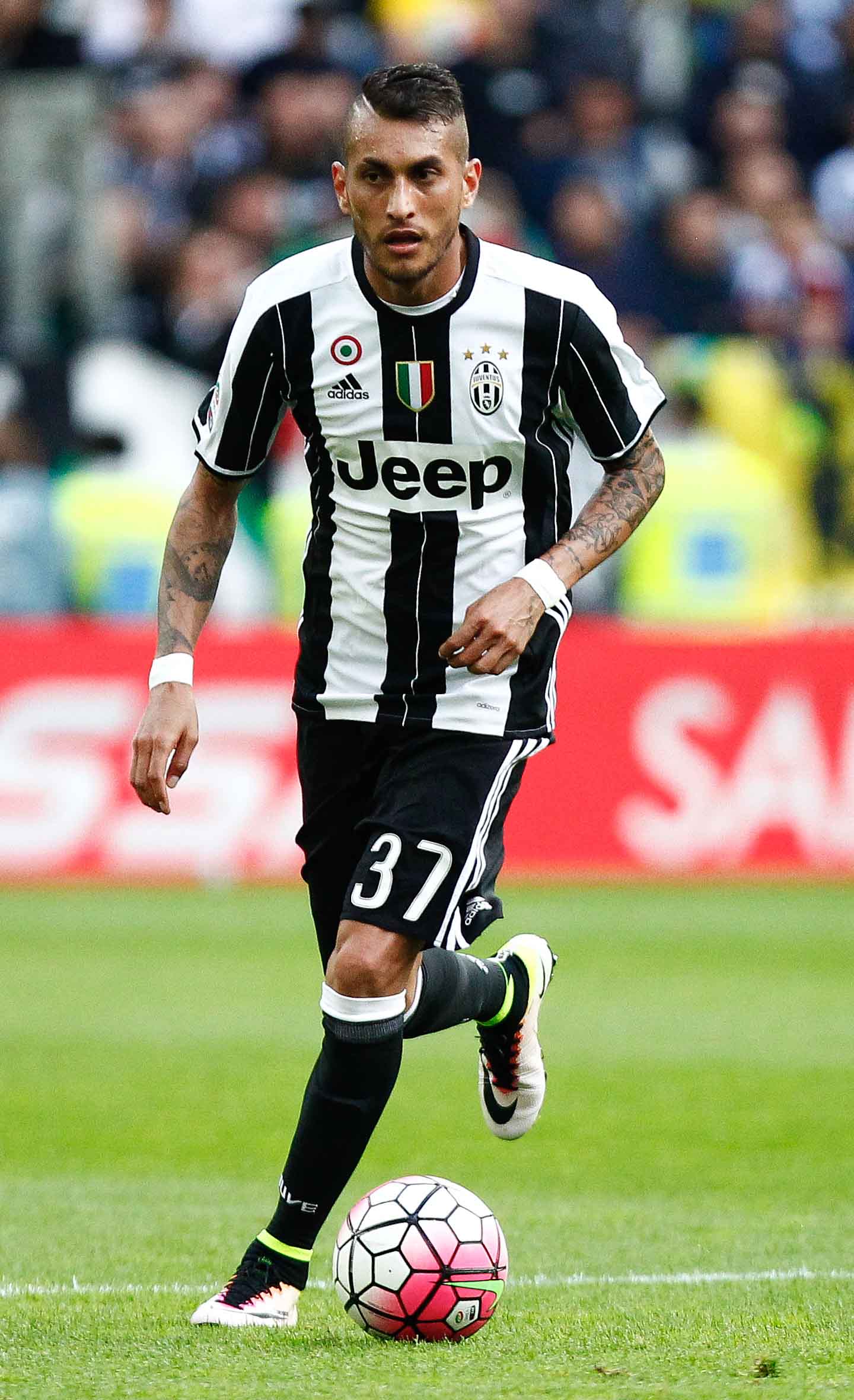 Calciomercato Juventus, via Pereyra o Asamoah per fare cassa e per la lista