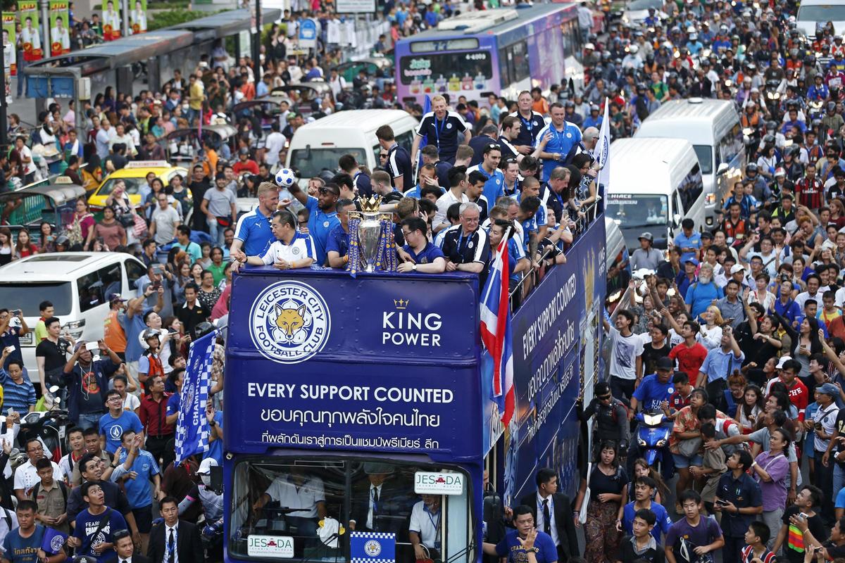Leicester, sfilata da star per la squadra di Ranieri a Bangkok