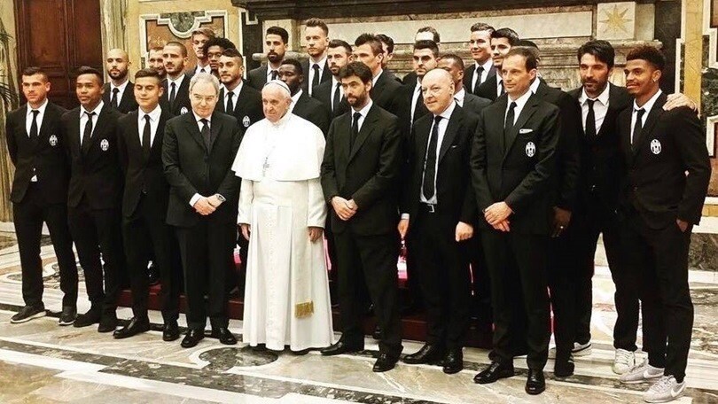 Juventus e Milan in visita da Papa Francesco: «Siate campioni nella vita»