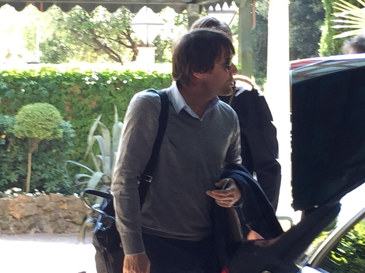 Milan, Conte in visita alla squadra prima della finale