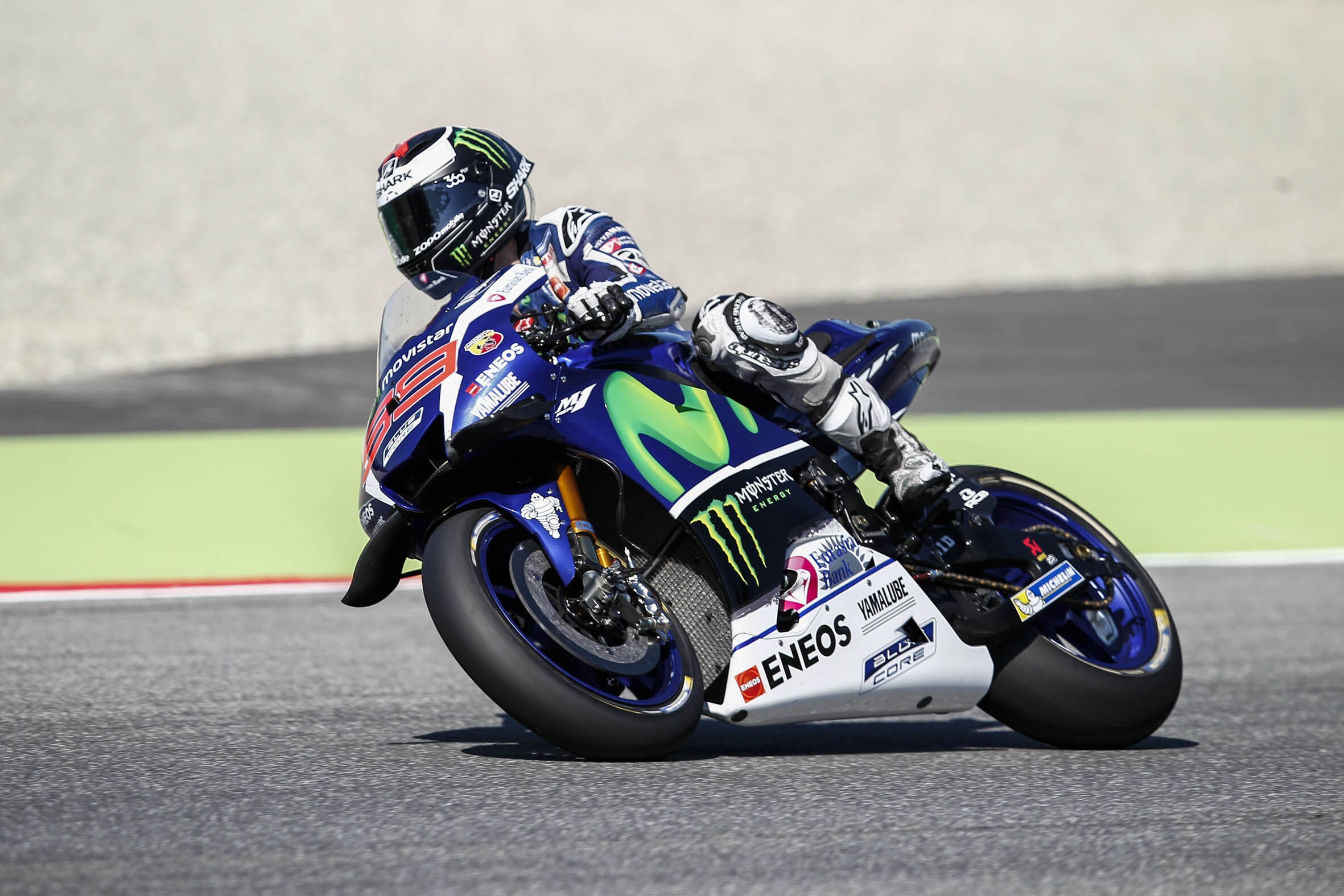 MotoGp Mugello: Lorenzo vince al fotofinish, Rossi out
