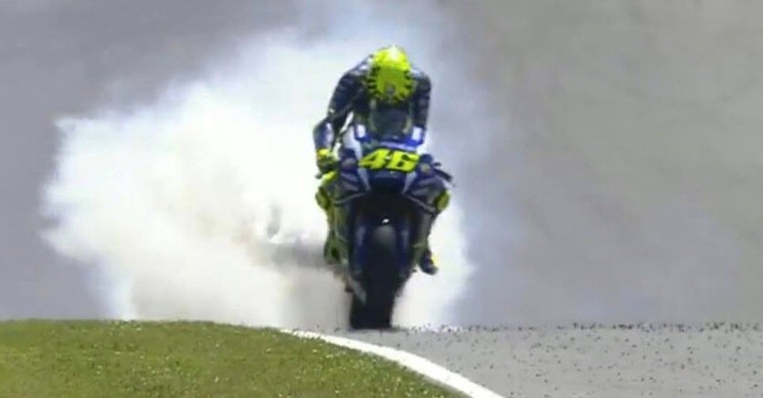Moto Gp: che delusione per Valentino Rossi, trionfa Lorenzo