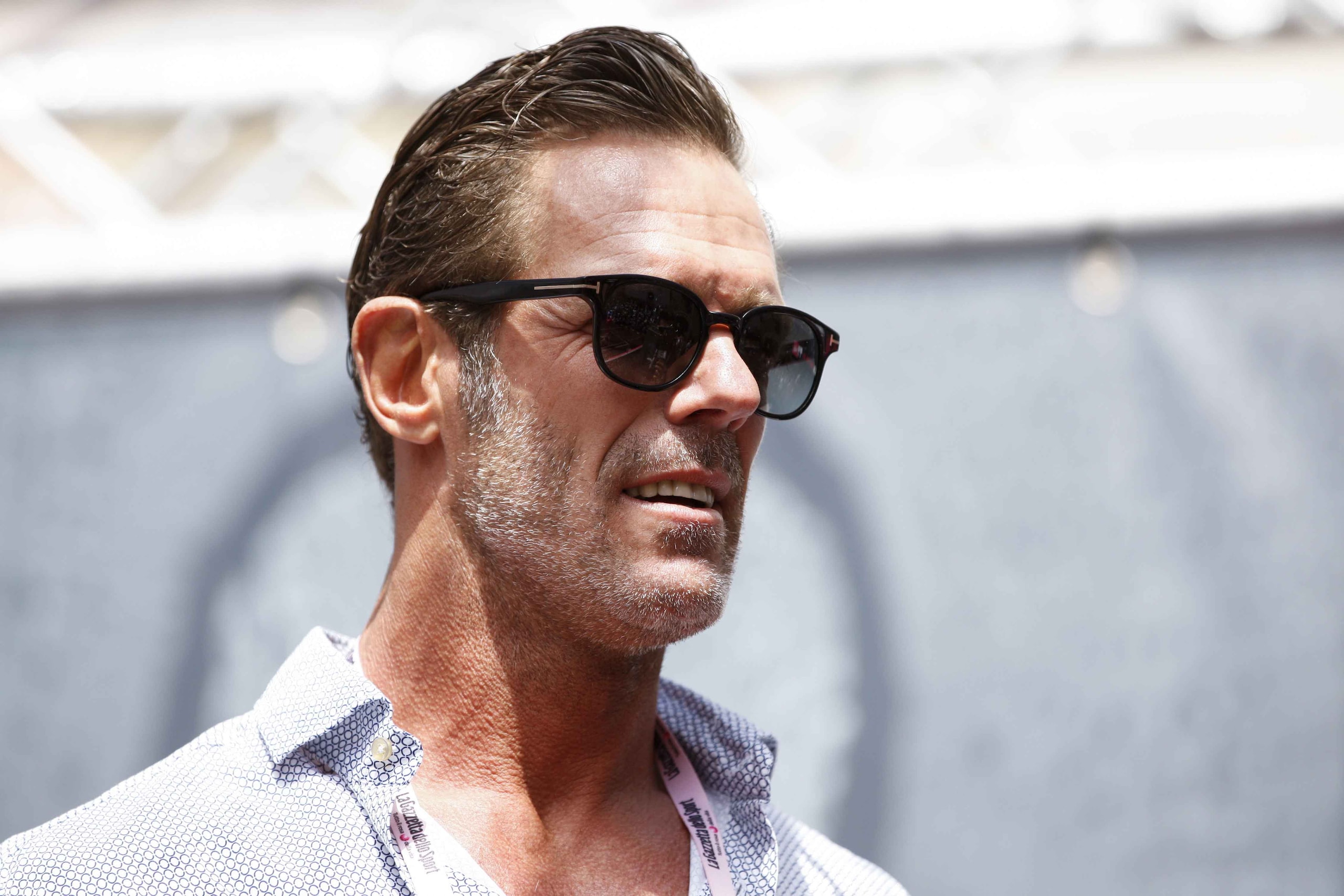 Re Leone Cipollini multato per essere passato col rosso in bici