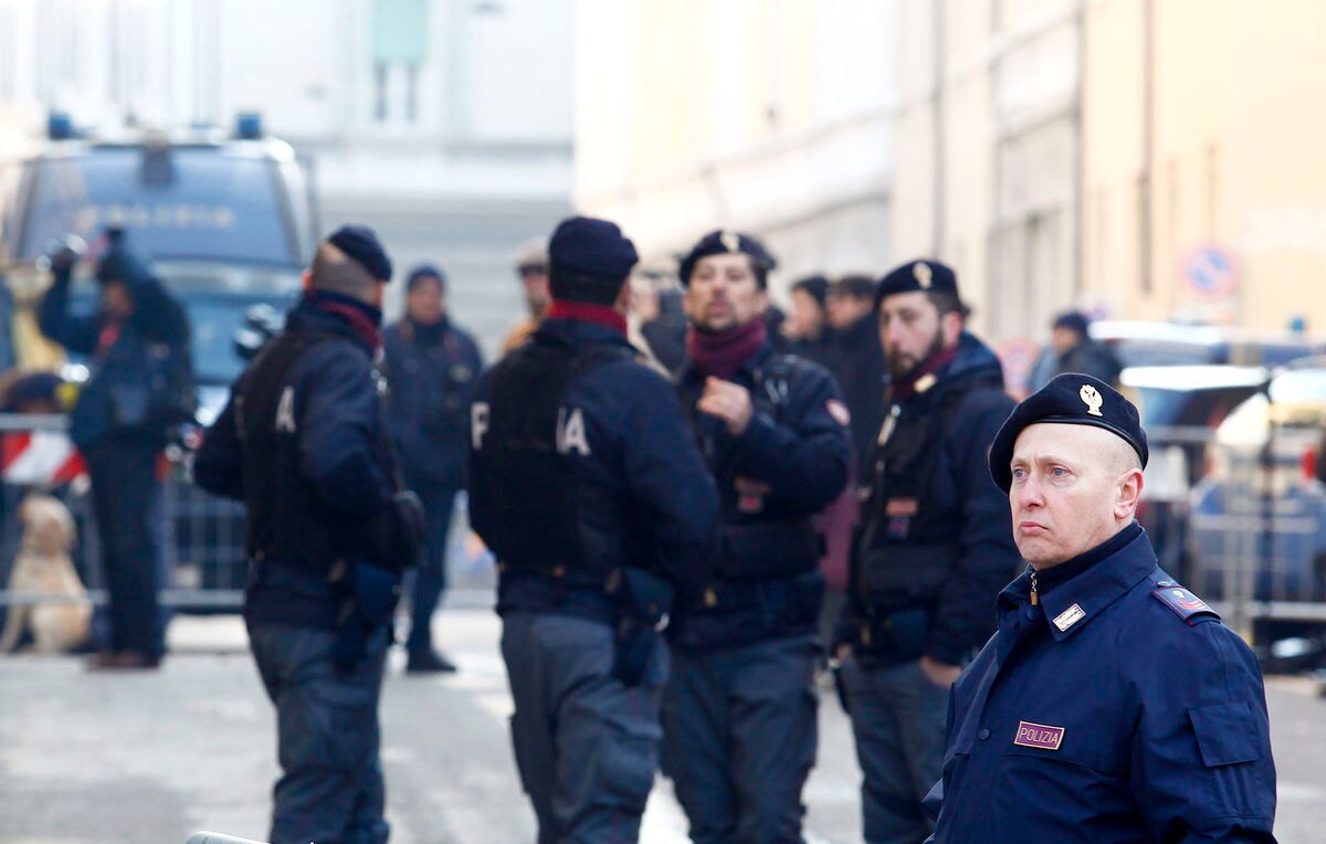 Camorra, partite truccate in B. Indagato anche Izzo del Genoa