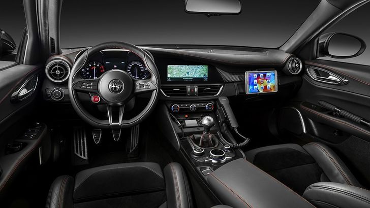 Alcantara Quot Veste Quot L Alfa Romeo Giulia Tuttosport