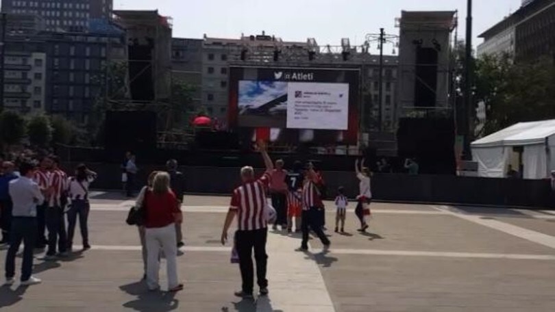 Milano, in piazza si canta e si balla