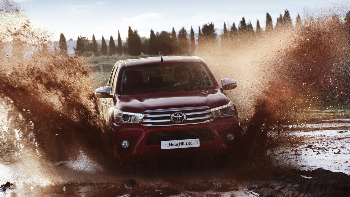 Nuovo Toyota Hilux, invincibile e maneggevole