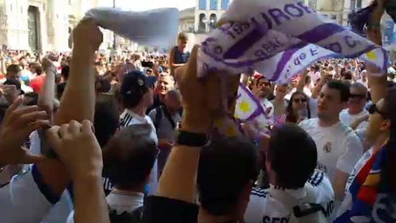 Champions League a Milano: continua l'invasione dei tifosi in centro