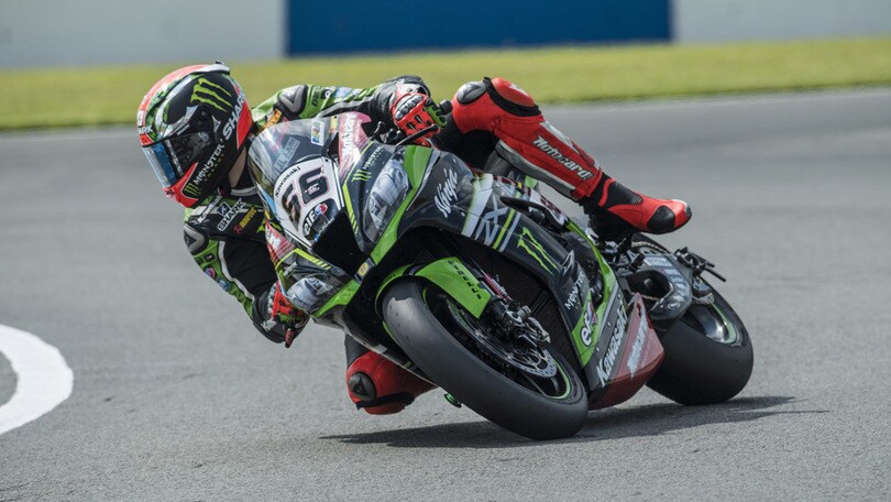 Superbike Donington: Sykes vince gara1, Giugliano è 2°