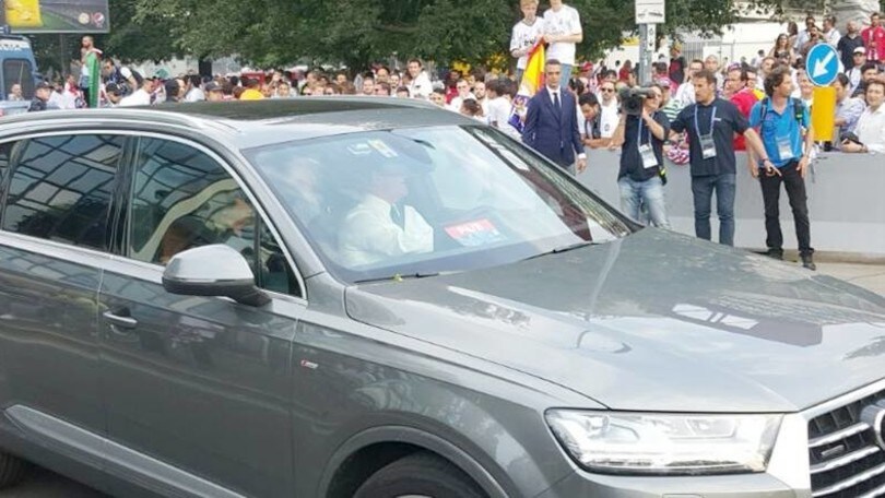 Capello arriva a San Siro, i tifosi del Real lo accolgono così
