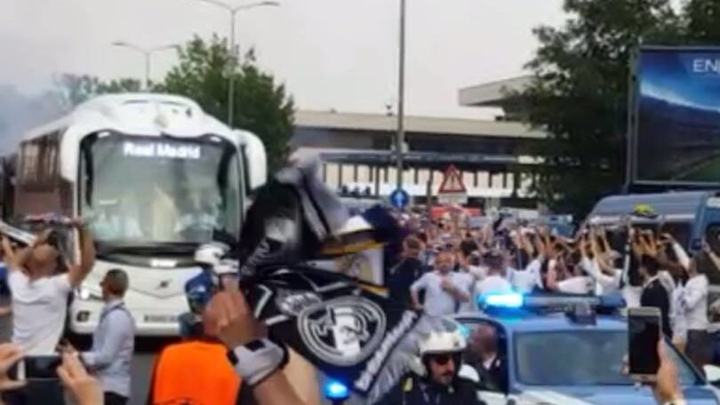 Il Real Madrid arriva a San Siro: tifosi in delirio