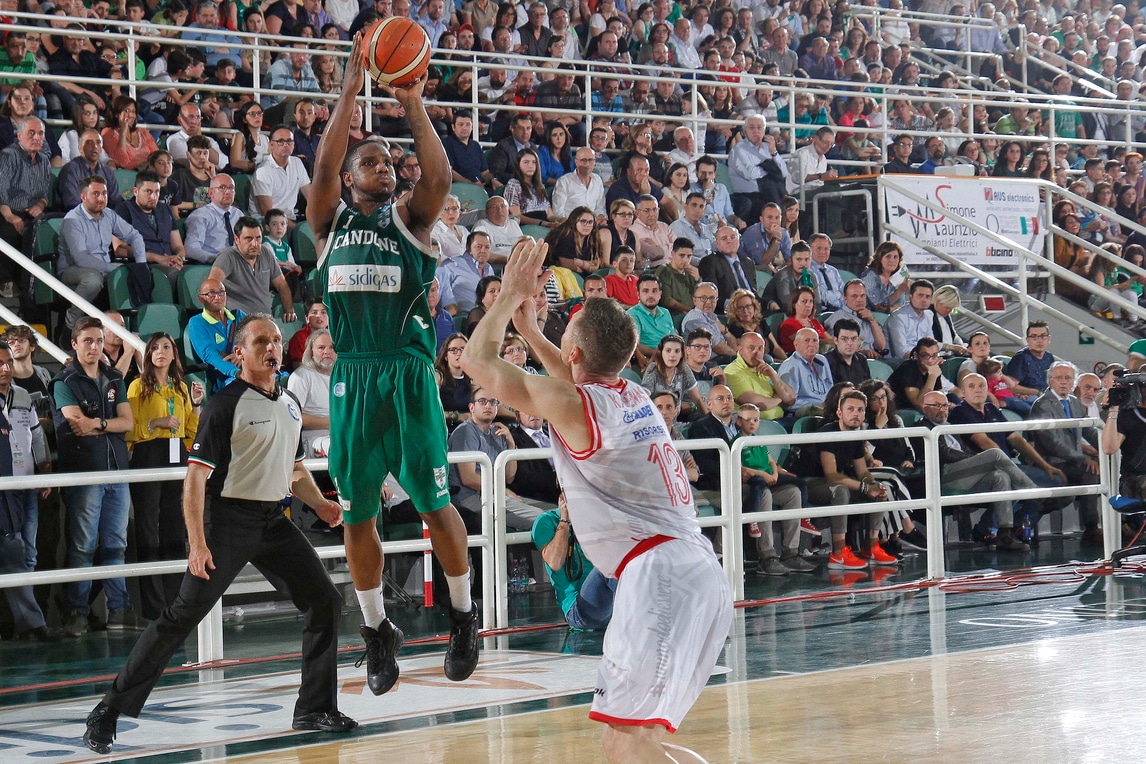 Ciclone Ragland: Avellino a gara7