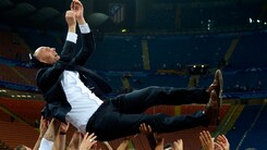 Champions League, Real Madrid: Zidane portato in trionfo