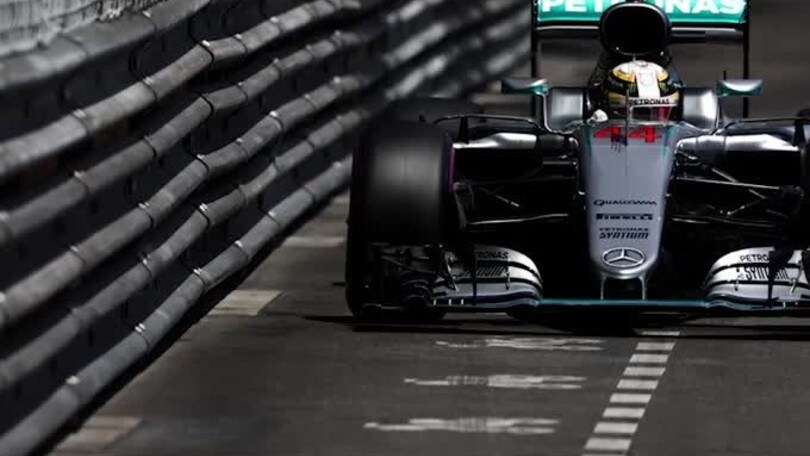 F1: Hamilton conquista Monte Carlo, delusione Ferrari