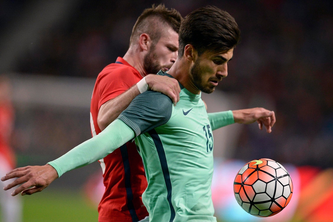Calciomercato Juventus, forte pressing su Gomes: ostacolo United