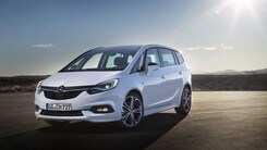 Opel Zafira restyling: foto
