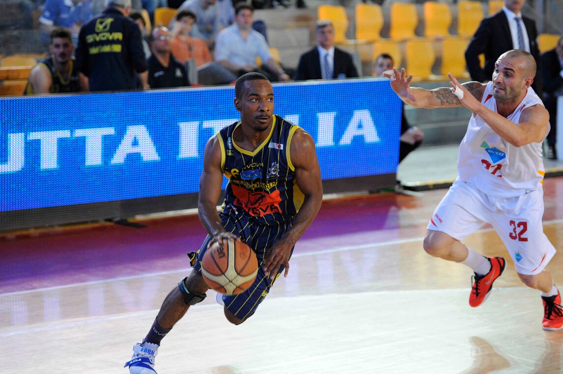 Basket A2, Scafati sul 2-0, finale vicina