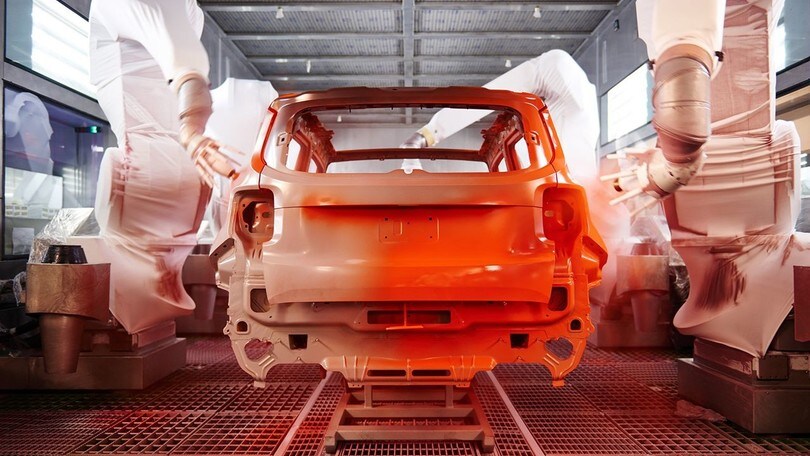 Mercato auto, +27% a maggio: boom ibride
