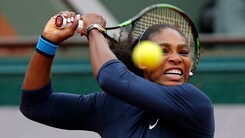 Serena Williams vola in semifinale al Roland Garros