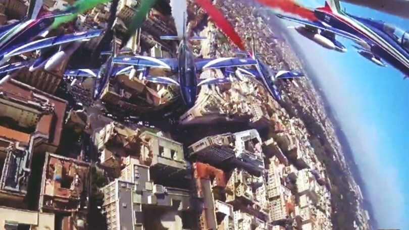 Ecco com'è volare su Roma a bordo delle Frecce Tricolori