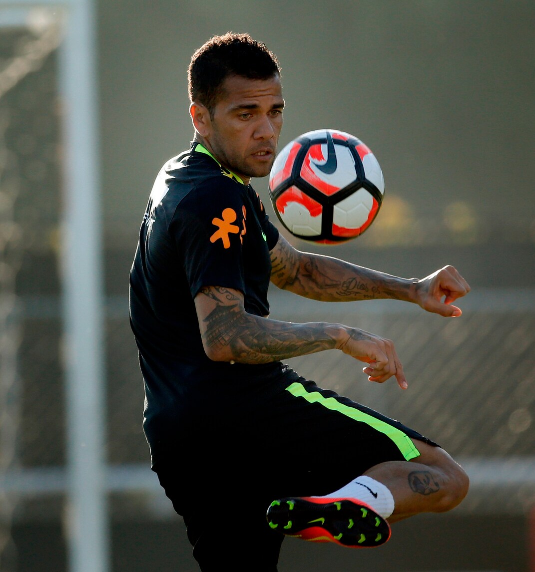 Juventus, guarda Dani Alves: prepara il debutto con il Brasile