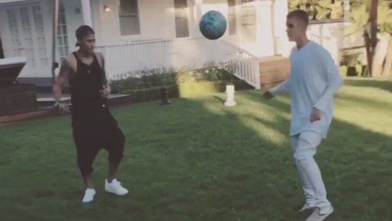 Neymar Vs Justin Bieber: palleggi per 120 milioni di followers