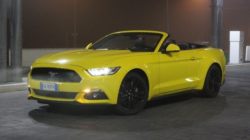Ford Mustang 2.3 Convertibile: foto