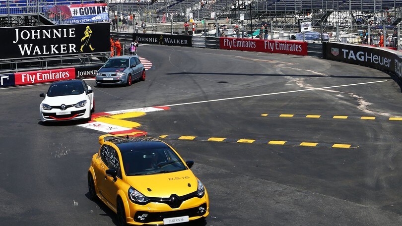 Magnussen gira al GP di Monaco con la Clio da 275 cv