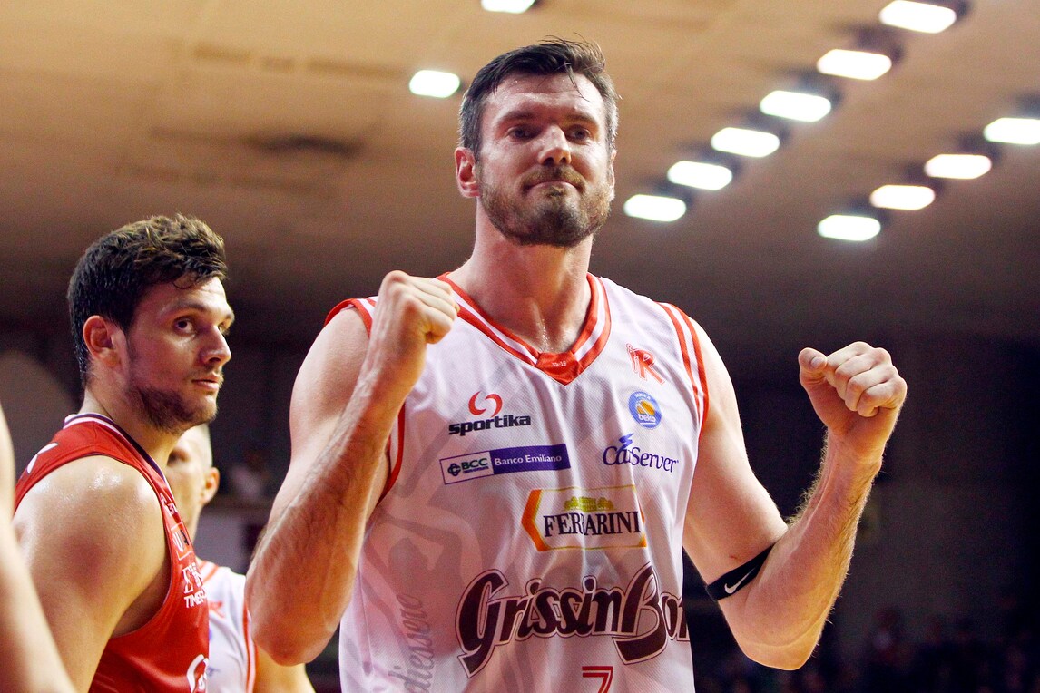 Basket: Reggio Emilia avanti per gara4