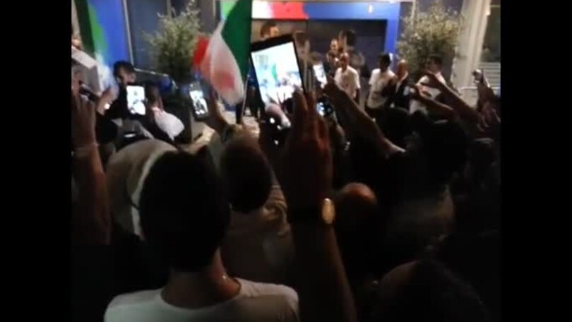 L'Italia a Montpellier, Chiellini firma autografi