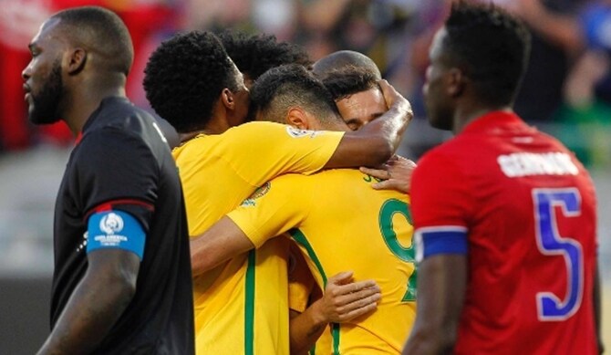 Coppa America, Brasile-Haiti 7-1: Dani Alves show