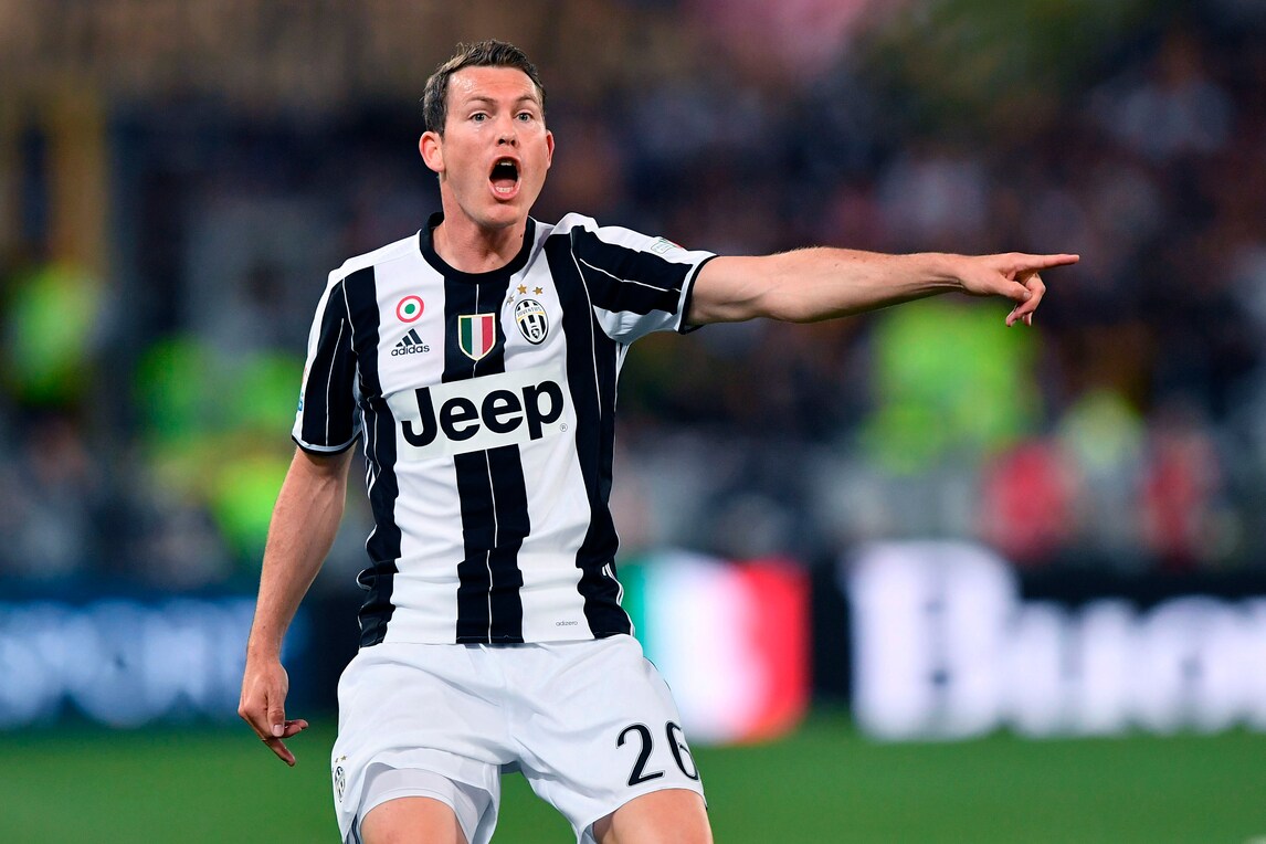 Calciomercato: «Conte vuole Lichtsteiner al Chelsea, offerti 15 milioni alla Juventus»