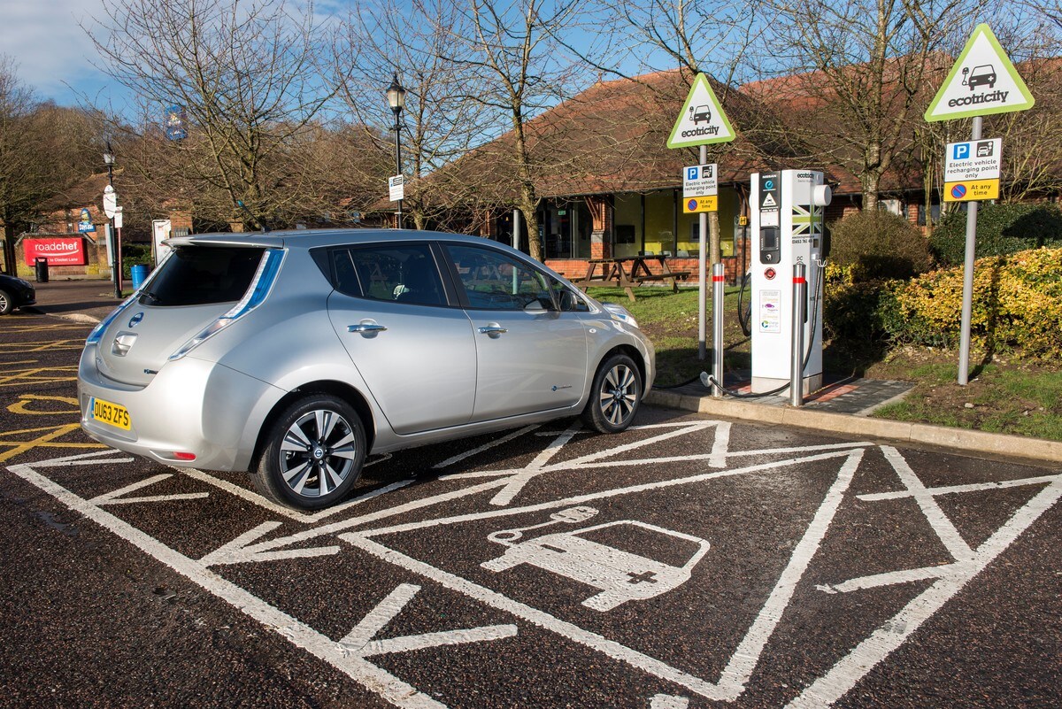 Dal 2025 solo auto elettriche in Norvegia