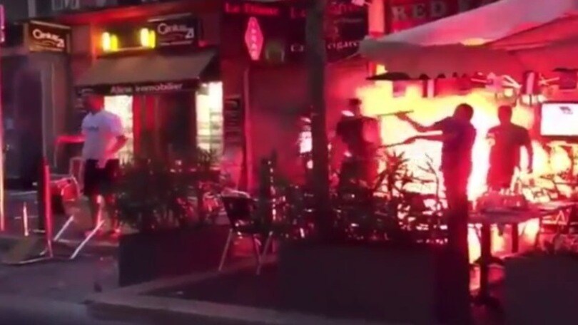 Marsiglia, ancora devastazioni: città in mano agli hooligans