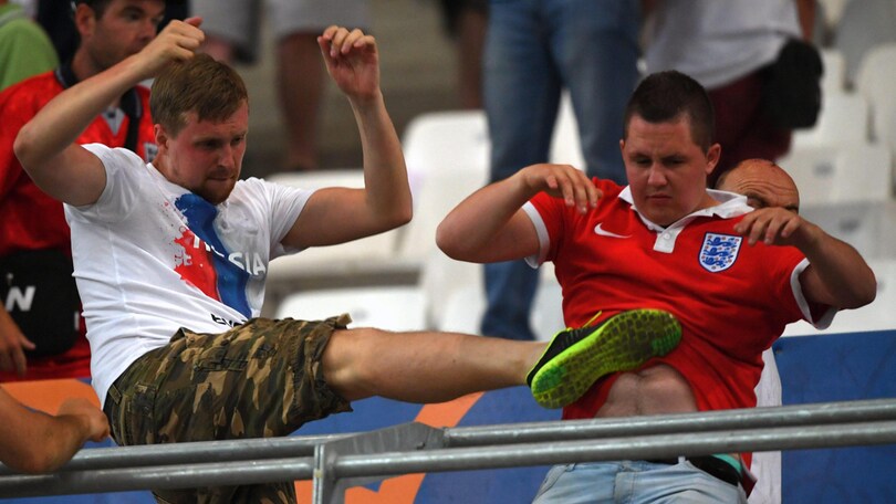 Euro 2016, Inghilterra-Russia: gli scontri sugli spalti