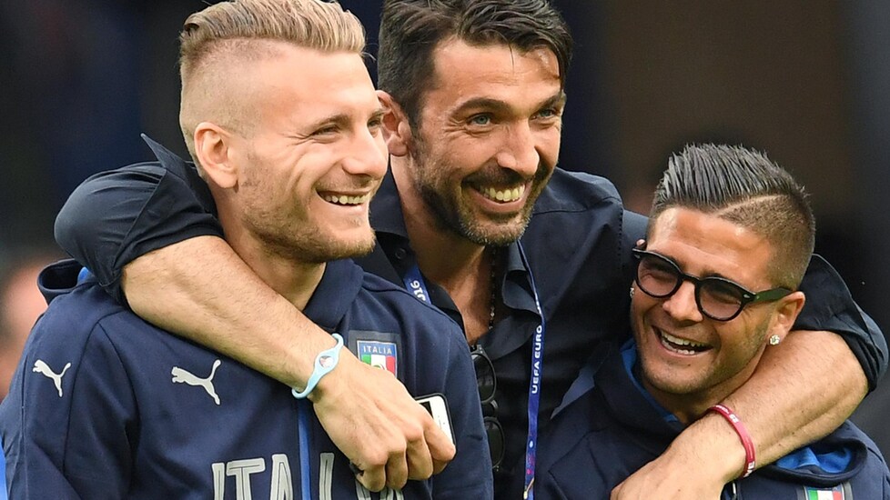 Euro 2016, l'abbiaccio di Buffon, Insigne e Immobile a Lione