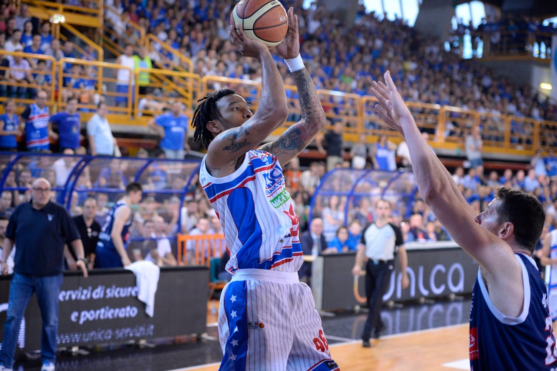 Basket A2, Brescia sull'1-0 in finale
