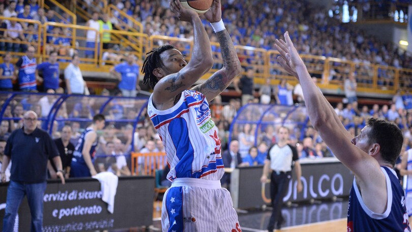Basket A2, Brescia sull'1-0 in finale