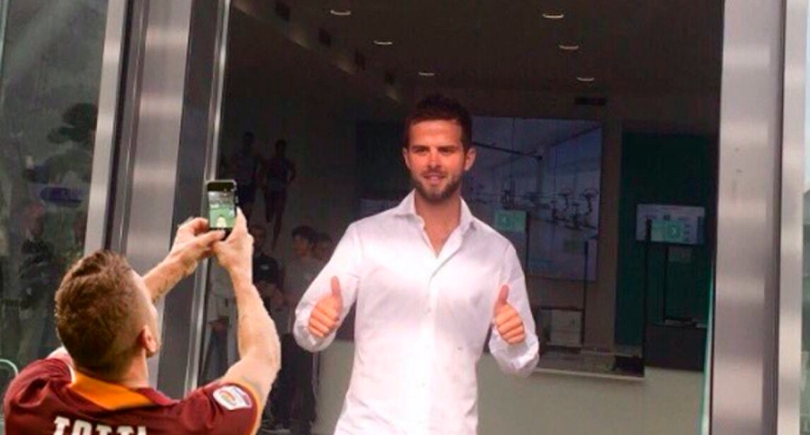 Calciomercato, Pjanic alla Juventus: l'ironia impazza sui social