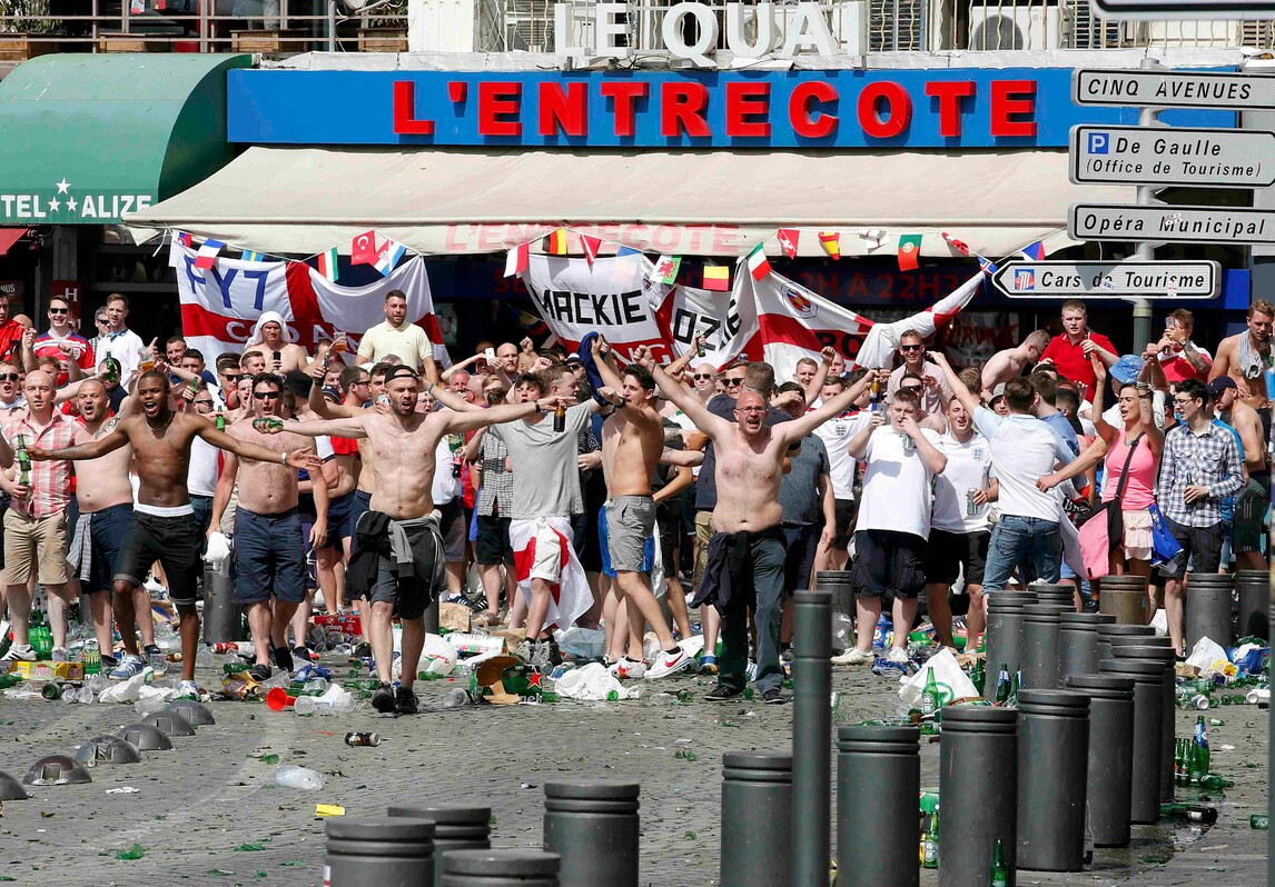 Euro 2016: scontri a Lille tra gallesi, inglesi e russi