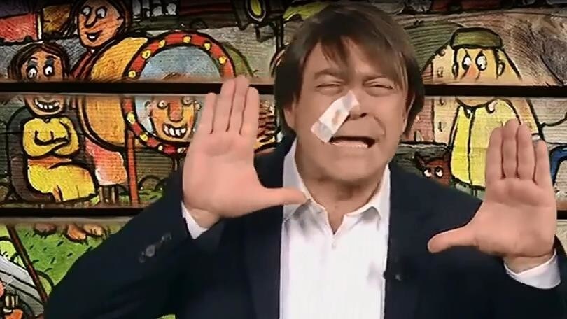 Euro 2016: Crozza, cerotto sul naso per imitare Conte