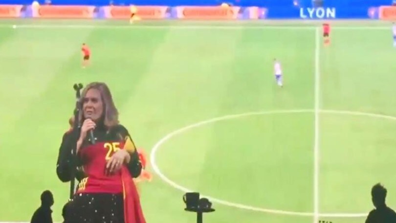 C'è Belgio-Italia, Adele ferma il concerto