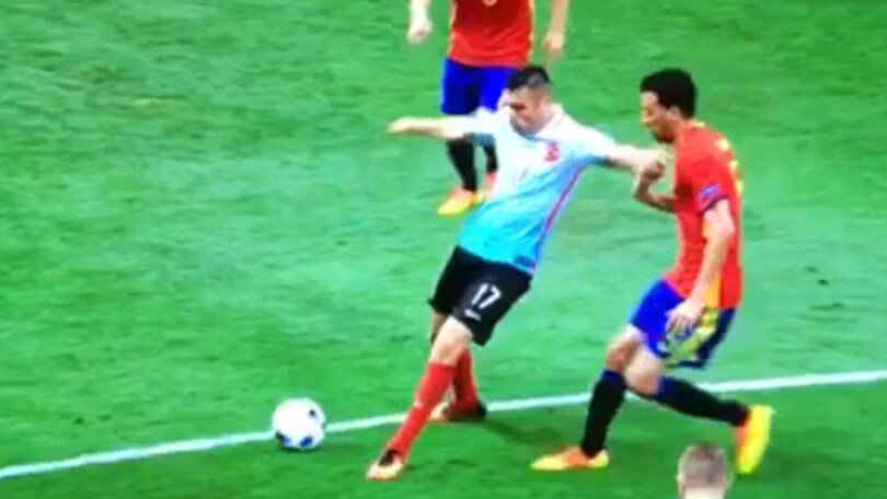 Euro 2016 Spagna: il solito Busquets, che scenata!