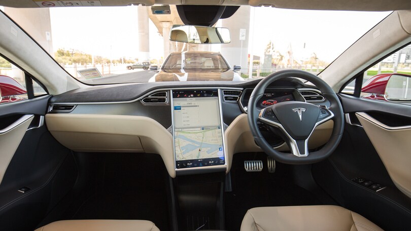 Mertens, Volvo «Guidando una Tesla penso che l'autopilota voglia uccidermi»