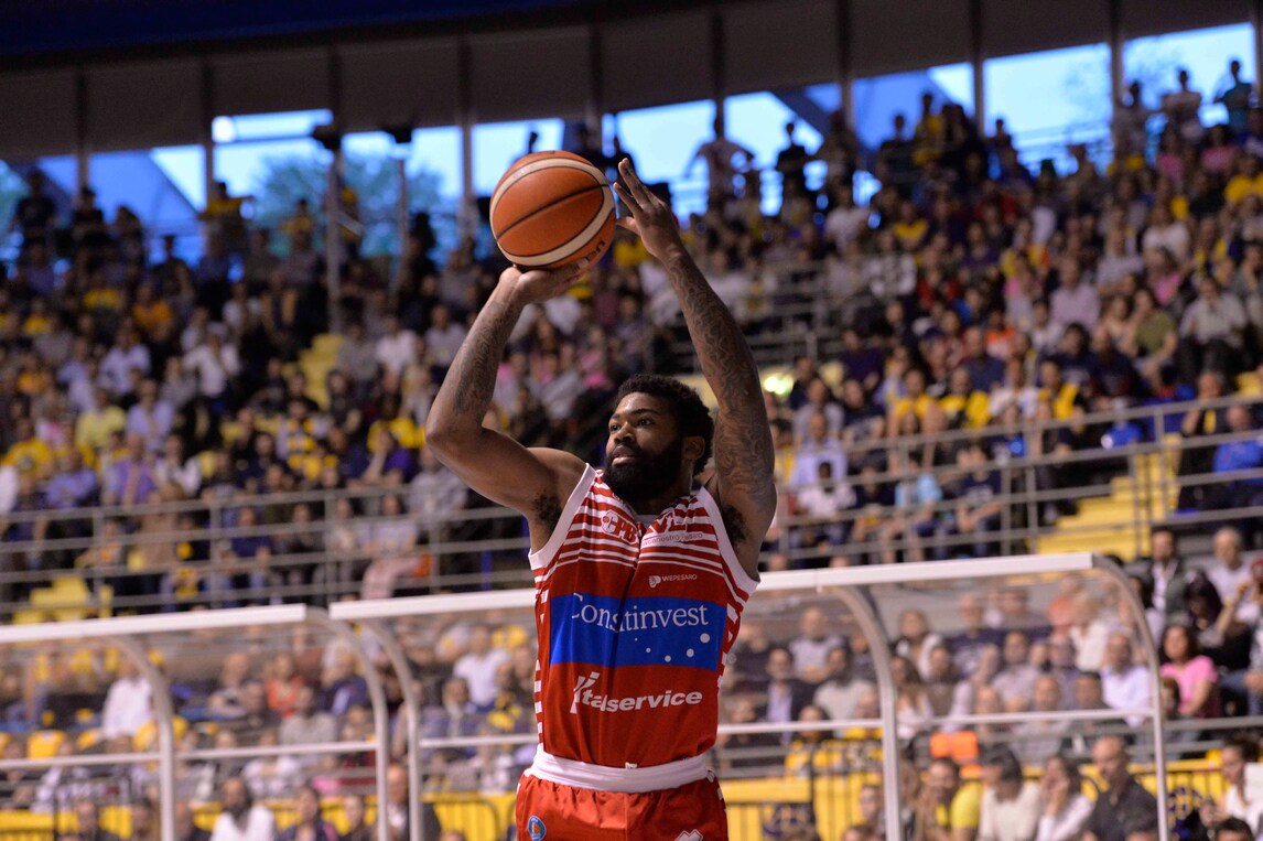 Cervi verso Reggio Emilia, Sassari: Lacey e Lydeka